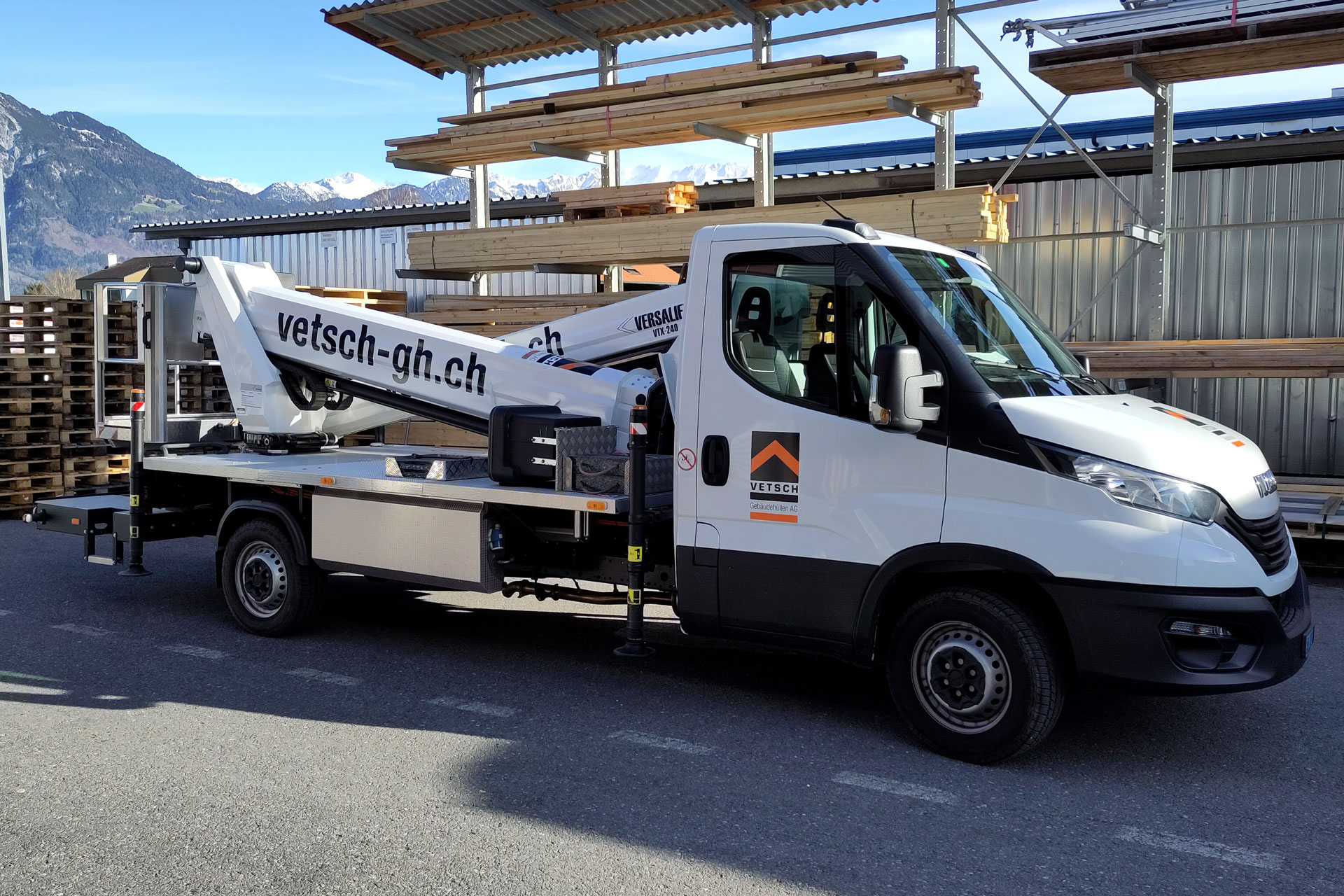 Hebebühne Vetsch Gebäudehüllen AG